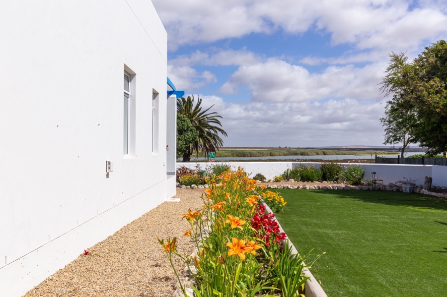 4 Bedroom Property for Sale in Velddrif Western Cape